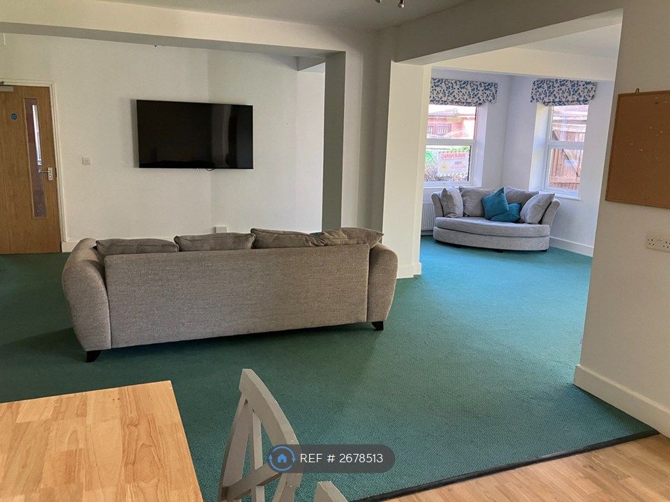 Property photo 2 of 8 Lounge