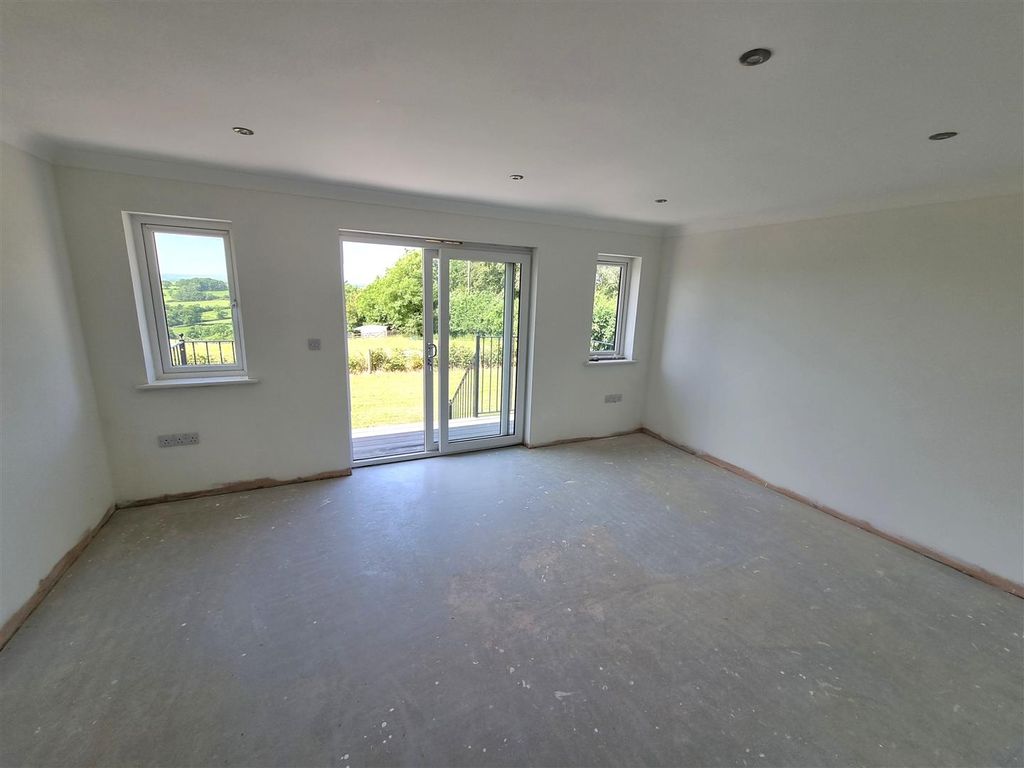 Property photo 3 of 25 Sitting Room.Jpg