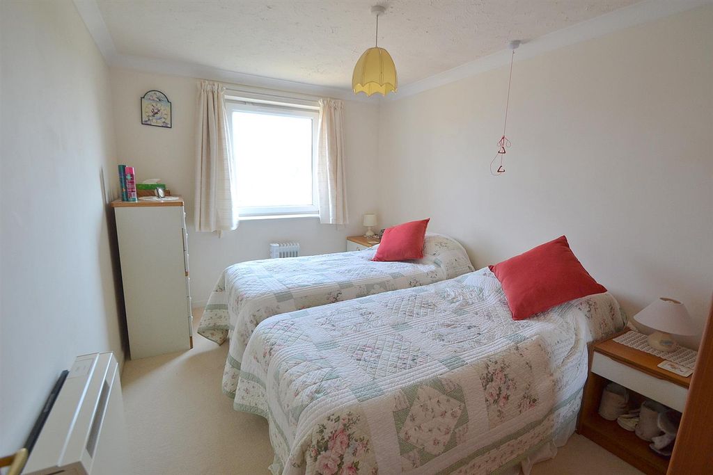 Property photo 3 of 7 27Southdownbed.Jpg