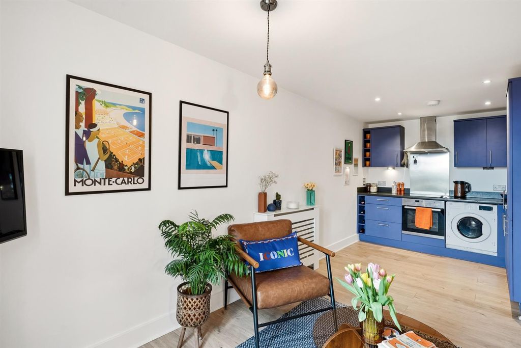 Property photo 3 of 15 192-Thepavilion-005.Jpg