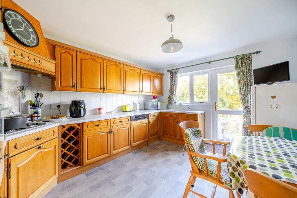 Property photo 2 of 17 1370034-15-68Fb81Fb9c532