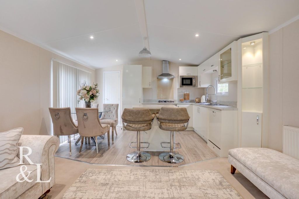 Property photo 2 of 20 Newforest2 (6).Jpg