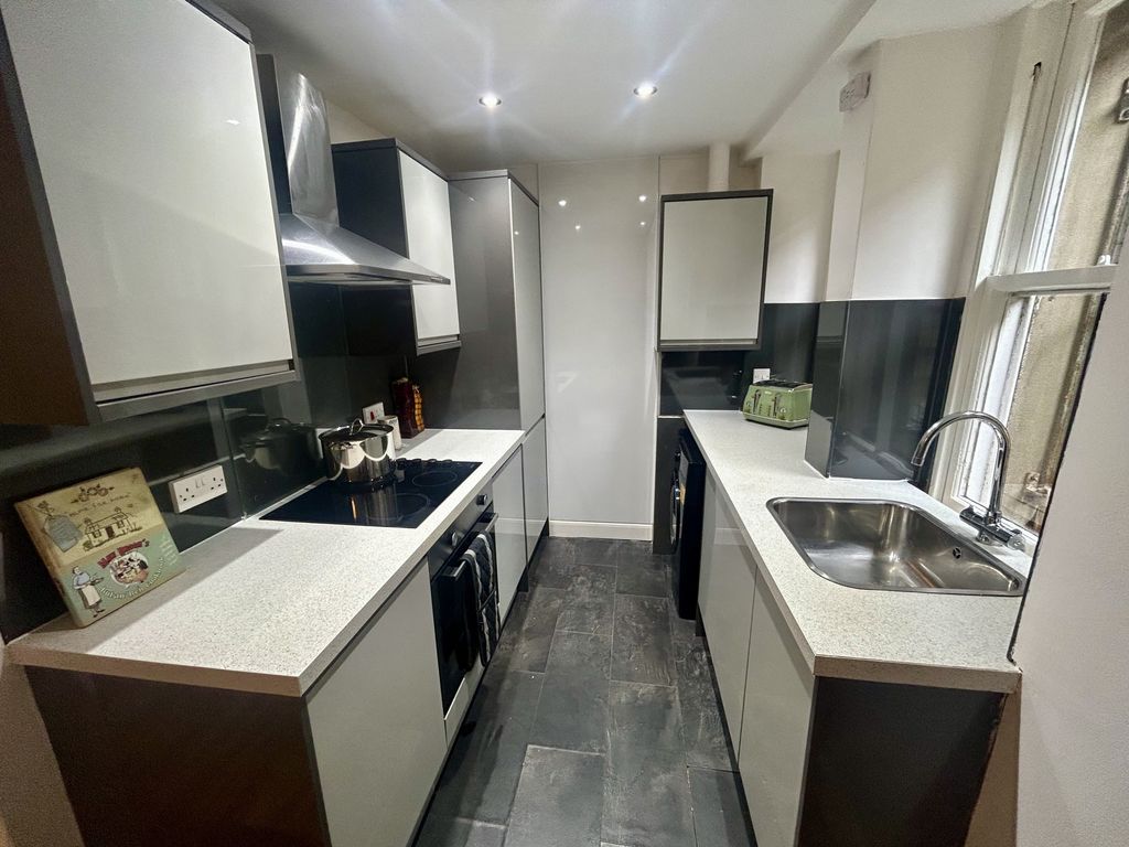 Property photo 3 of 7 Kitchen