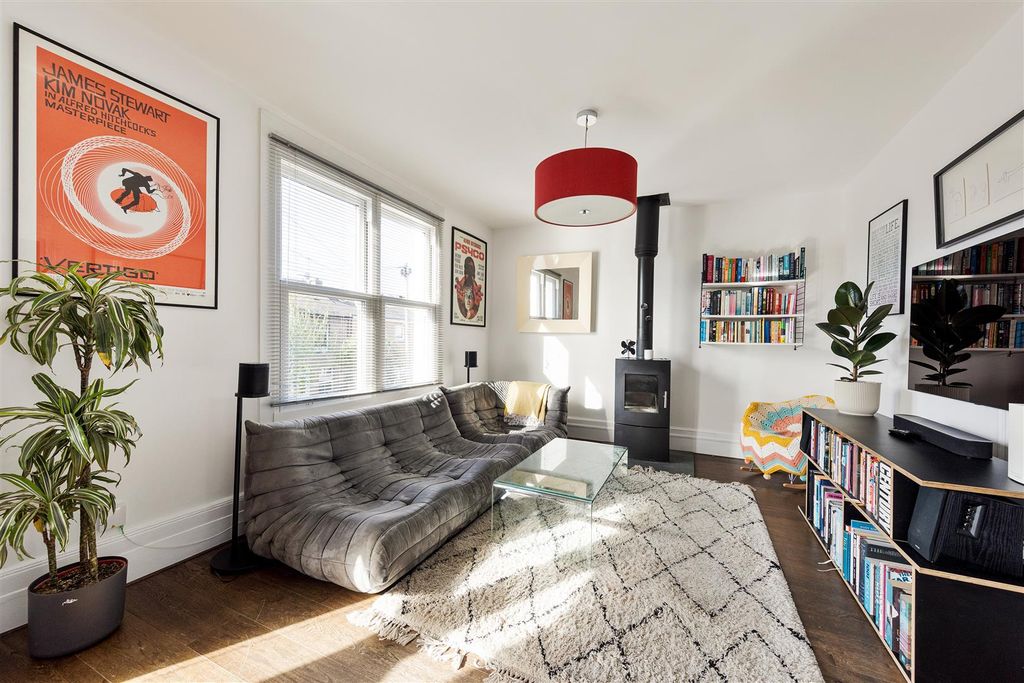 Property photo 2 of 44 Maynard Road, E17