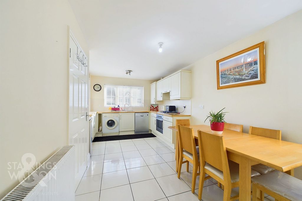 Property photo 3 of 27