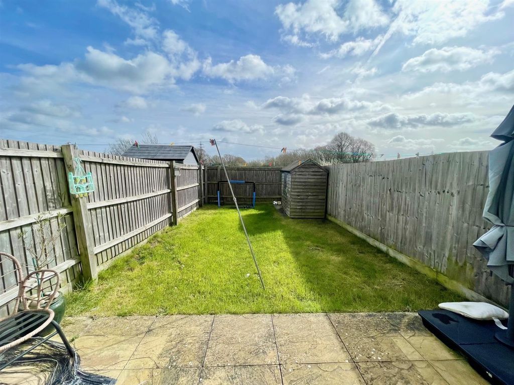 Property photo 3 of 13 Garden.Jpg