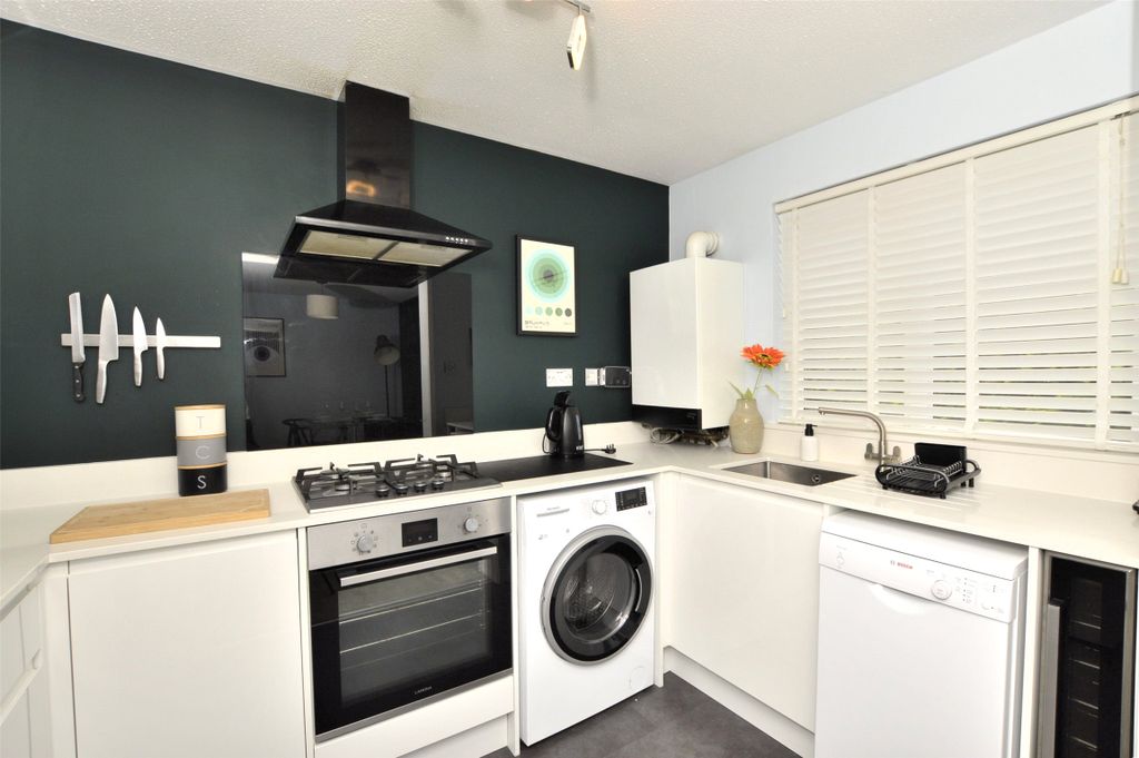 Property photo 3 of 11 Kitchen