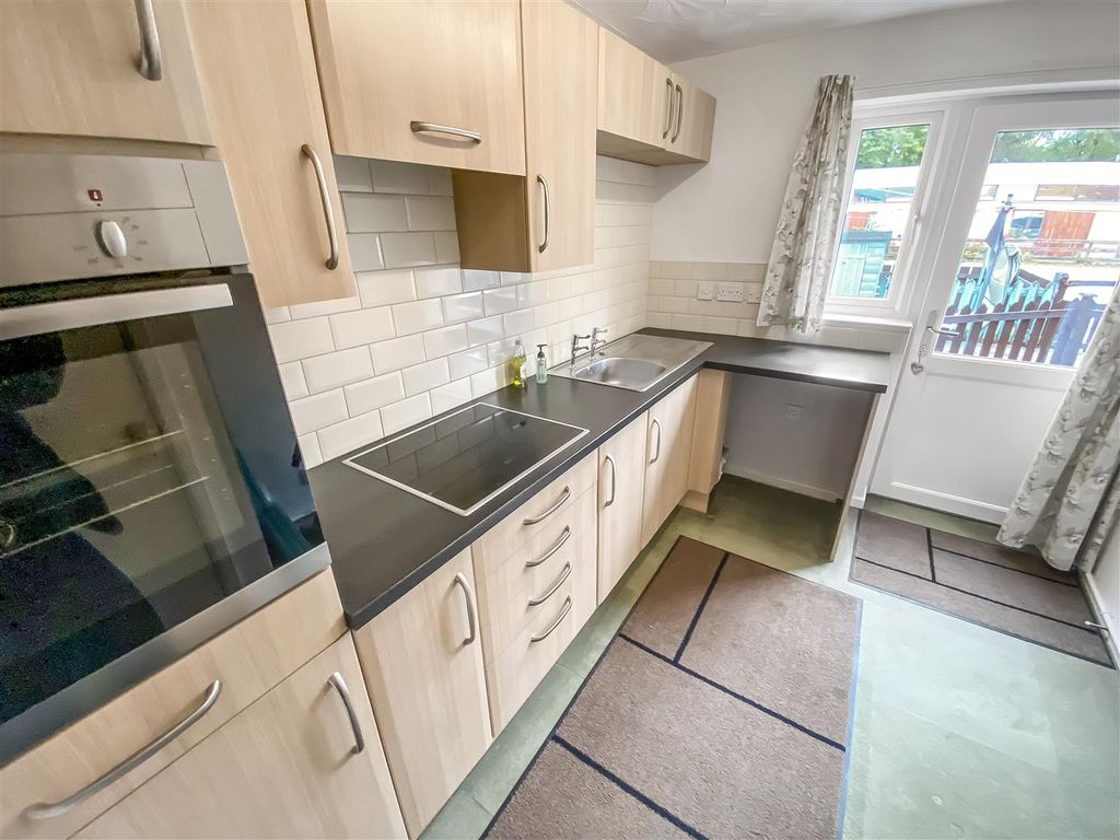 Property photo 3 of 7 Kitchen (1).Jpg