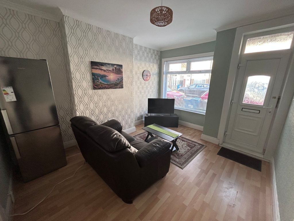 Property photo 2 of 18 Lounge