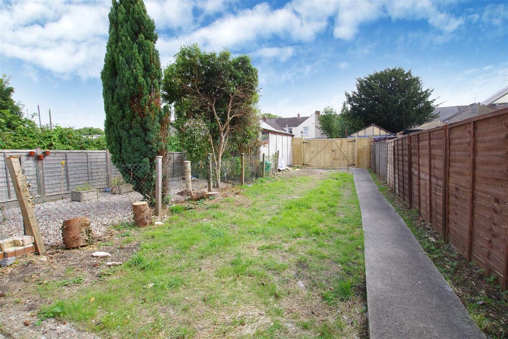 Property photo 2 of 8