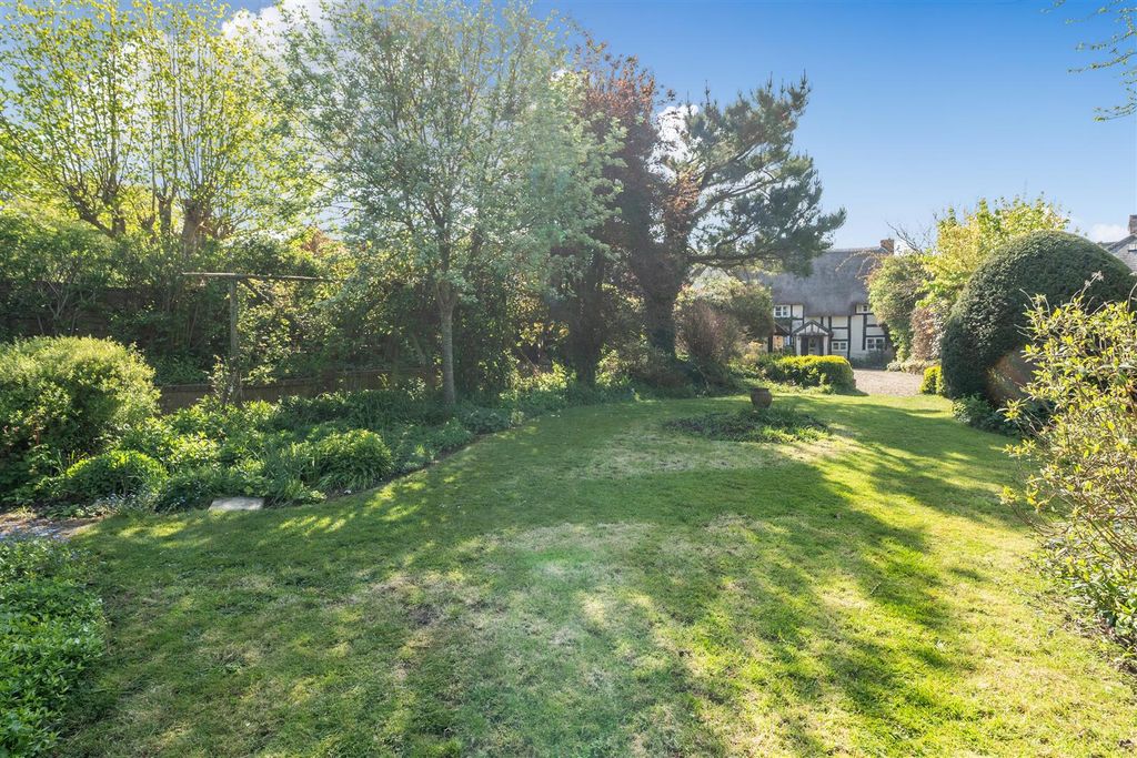 Property photo 2 of 25 Garden