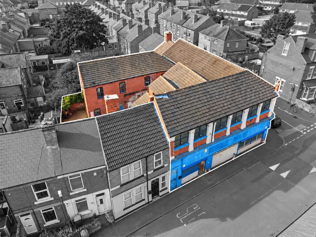 Property photo 1 of 21 Outlined Colour Property In A Monochrome Neighbour