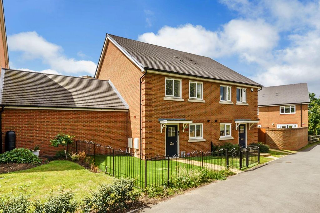 Property photo 1 of 14 Scotts Farm Road