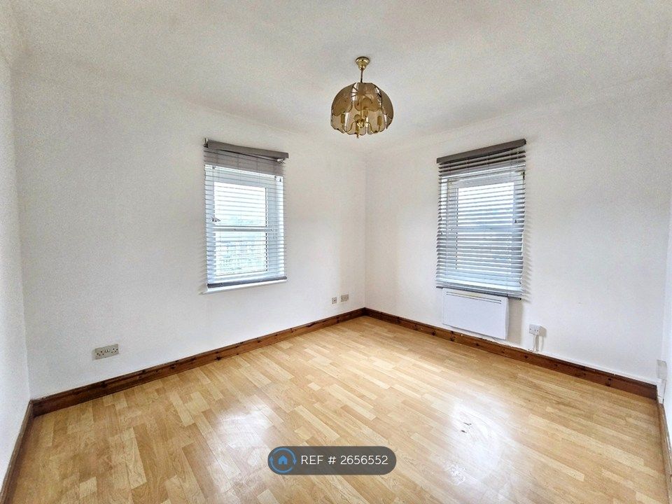 Property photo 2 of 8 Lounge