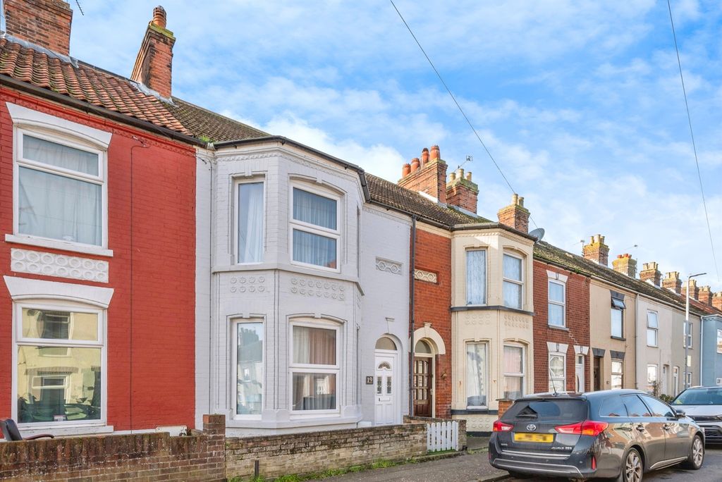 Property photo 2 of 17