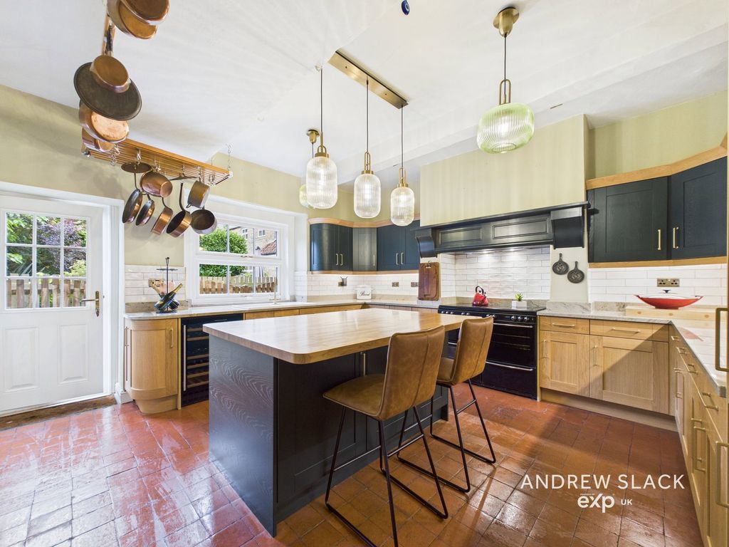 Property photo 2 of 43