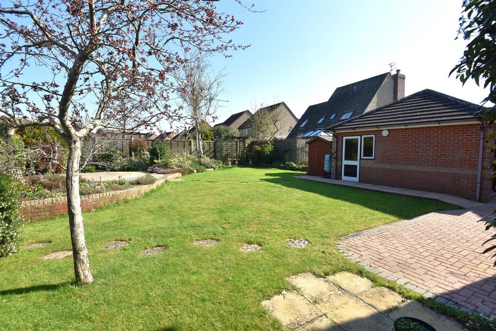 Property photo 2 of 10 Garden