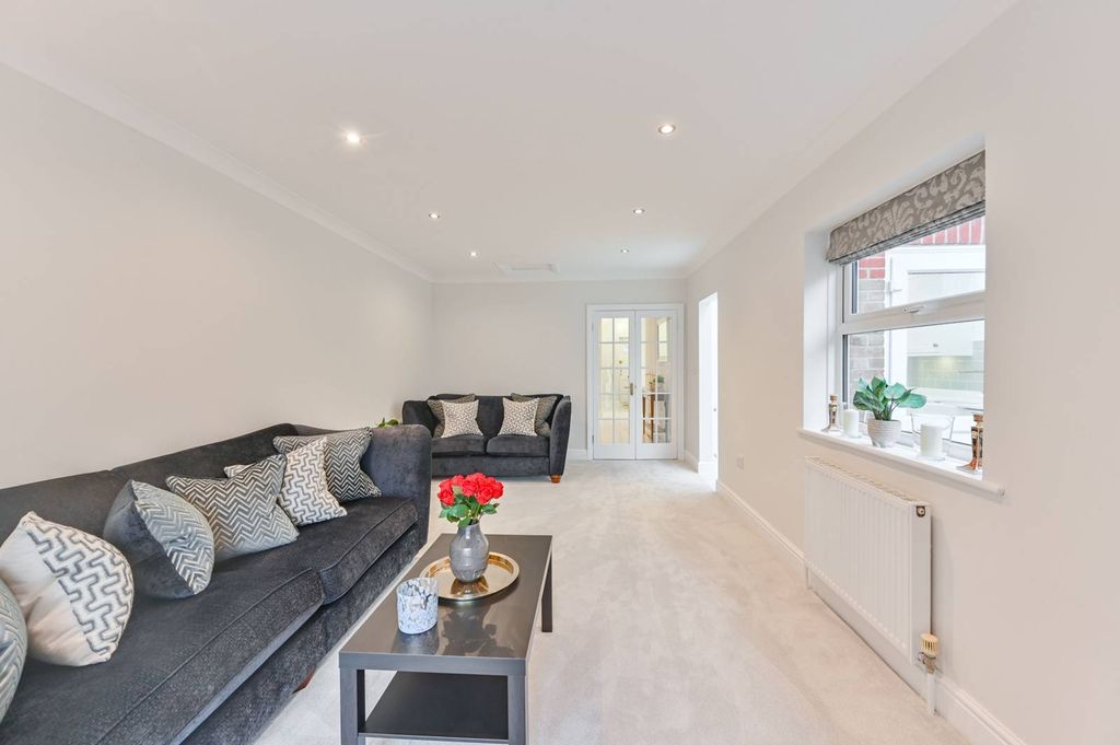 Property photo 3 of 14