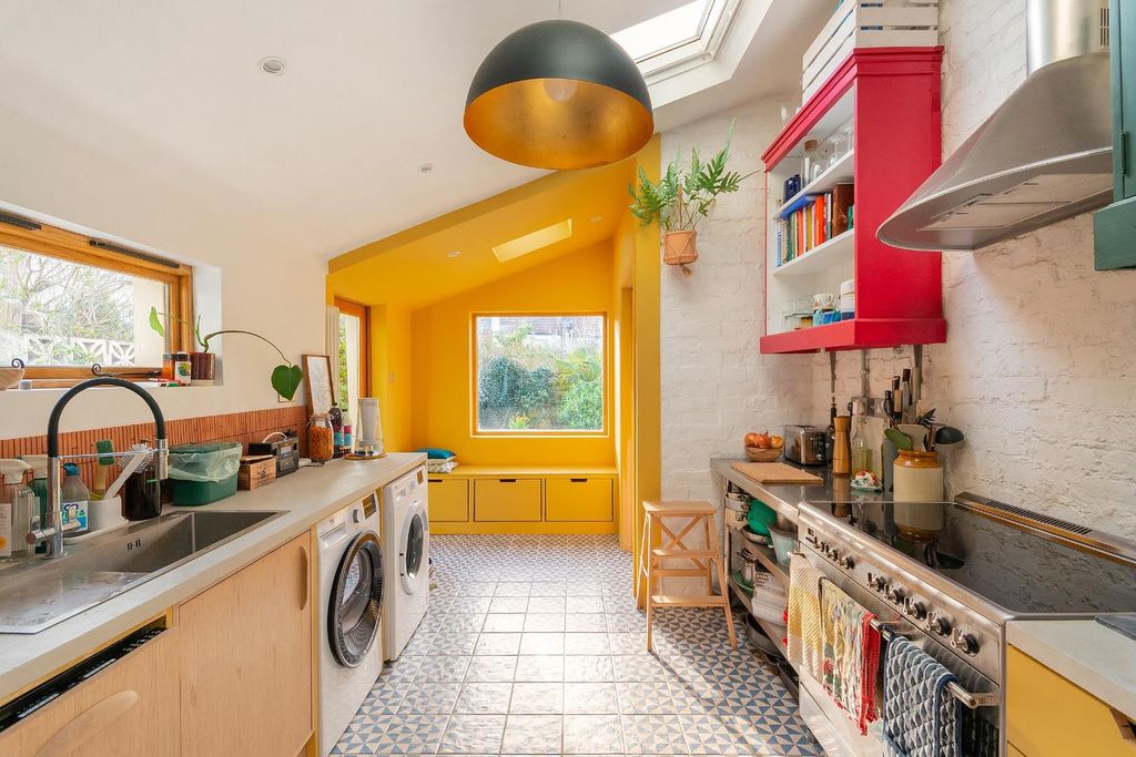 Property photo 3 of 34 0S4Ren - Kitchen D.Jpg