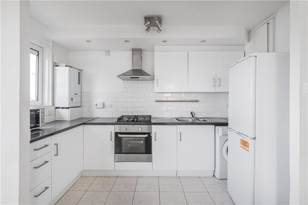 Property photo 3 of 7 Kitchen