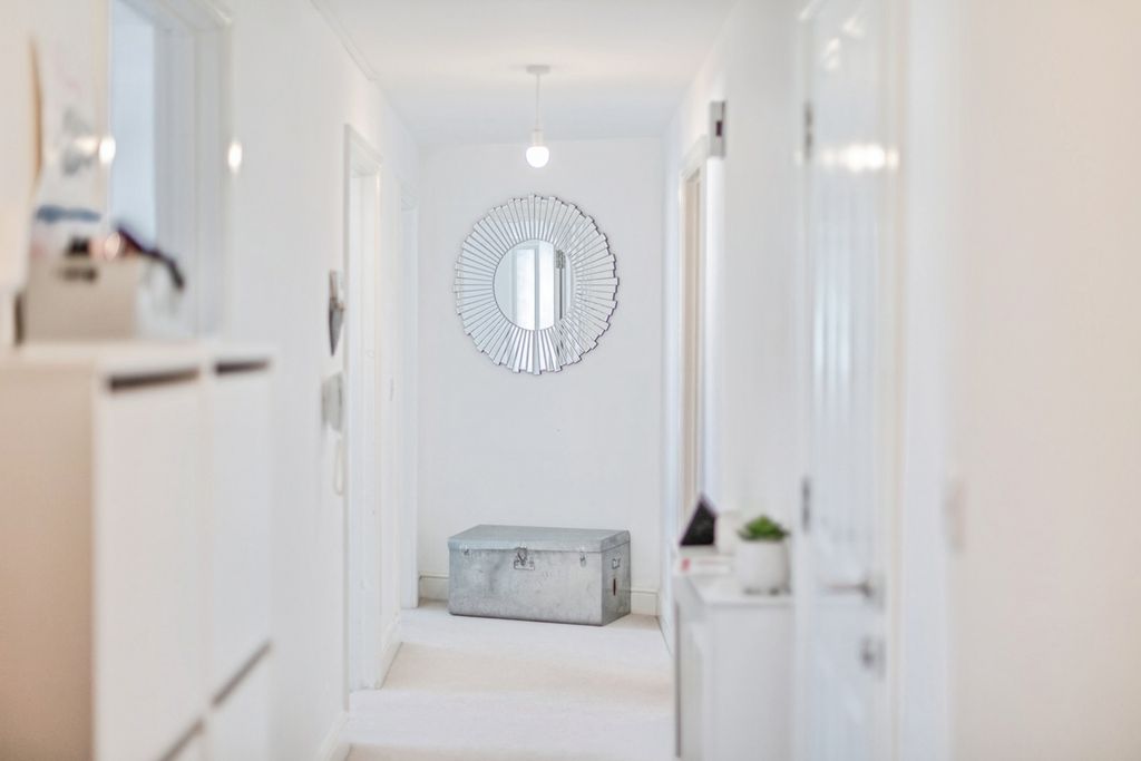 Property photo 3 of 20 Hall