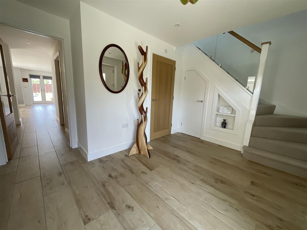 Property photo 2 of 25