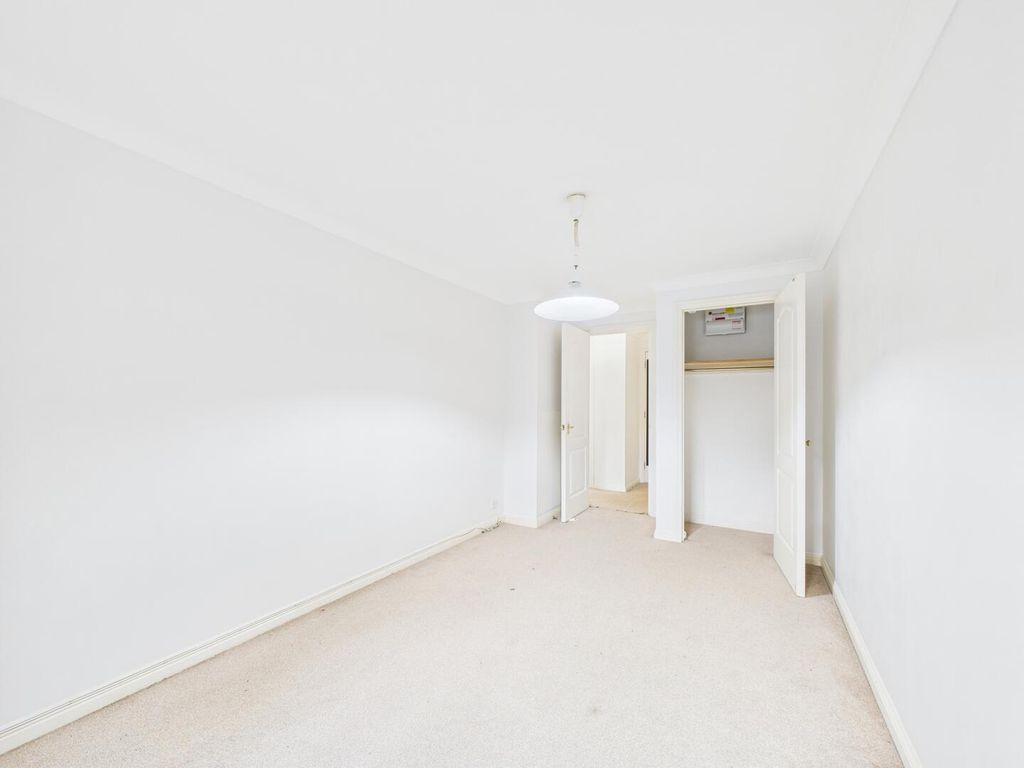 Property photo 1 of 7 Bedroom