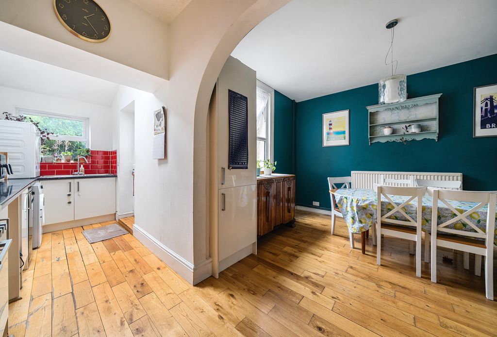 Property photo 2 of 15 1350044-11-68c2c5...