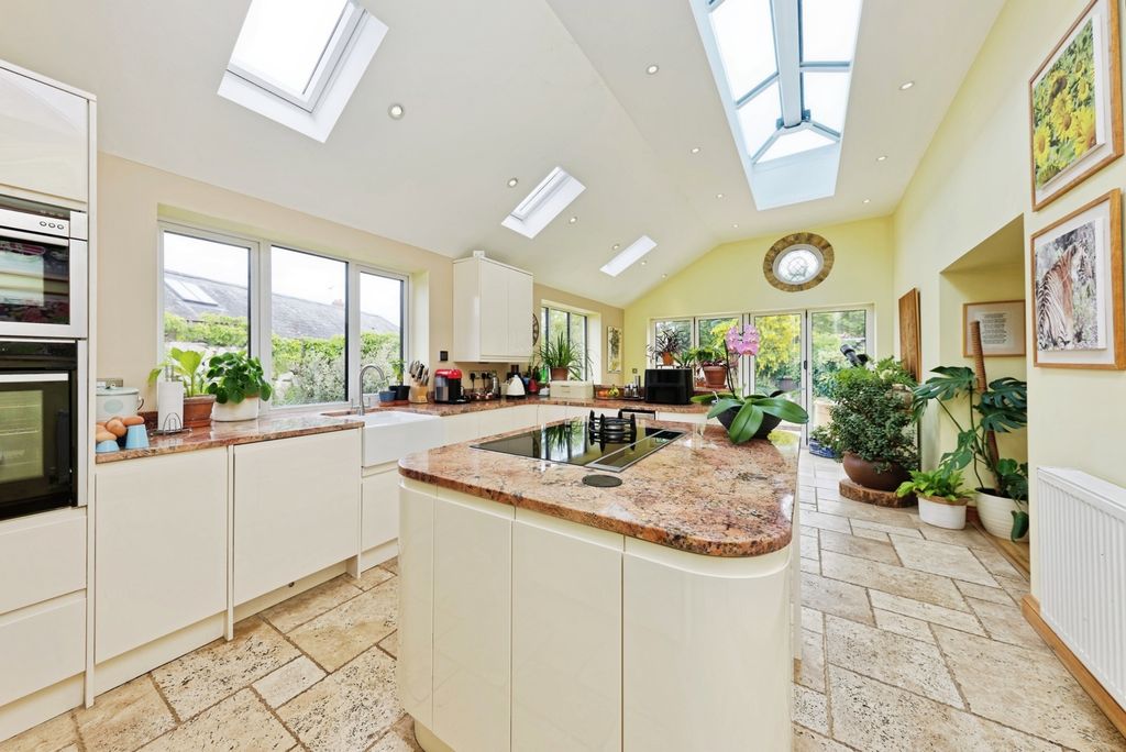 Property photo 3 of 31 Pbox-Img.Jpg