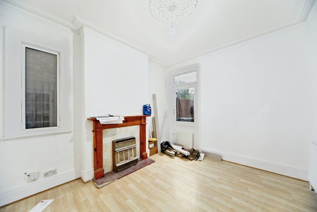 Property photo 3 of 17 Photo