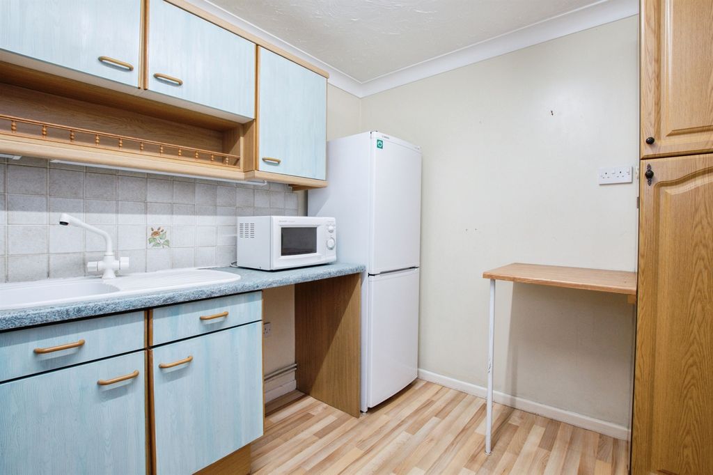 Property photo 3 of 17