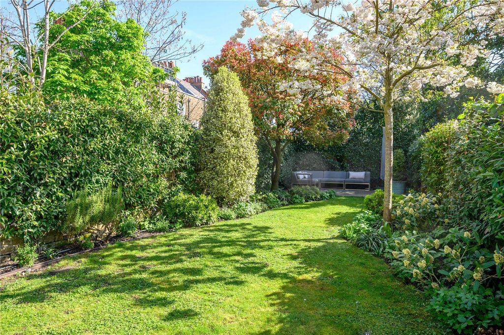 Property photo 3 of 20 Garden