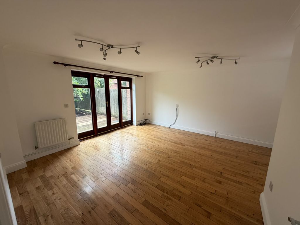 Property photo 3 of 18 98F5B076-5B41-48B6-B844-734B91A57c1E