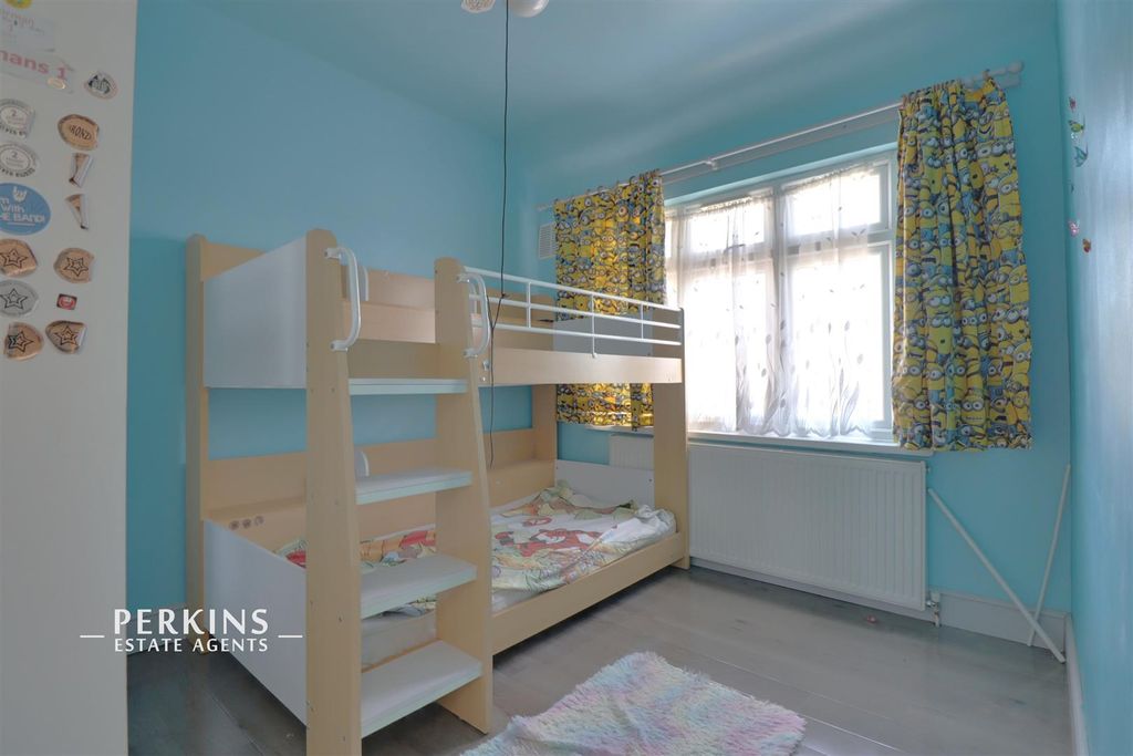 Property photo 3 of 9 Bed 1.Jpg