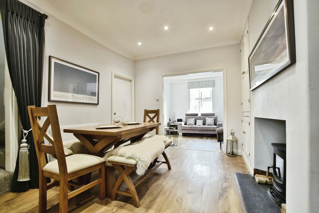 Property photo 3 of 20 Pbox-Img.Jpg