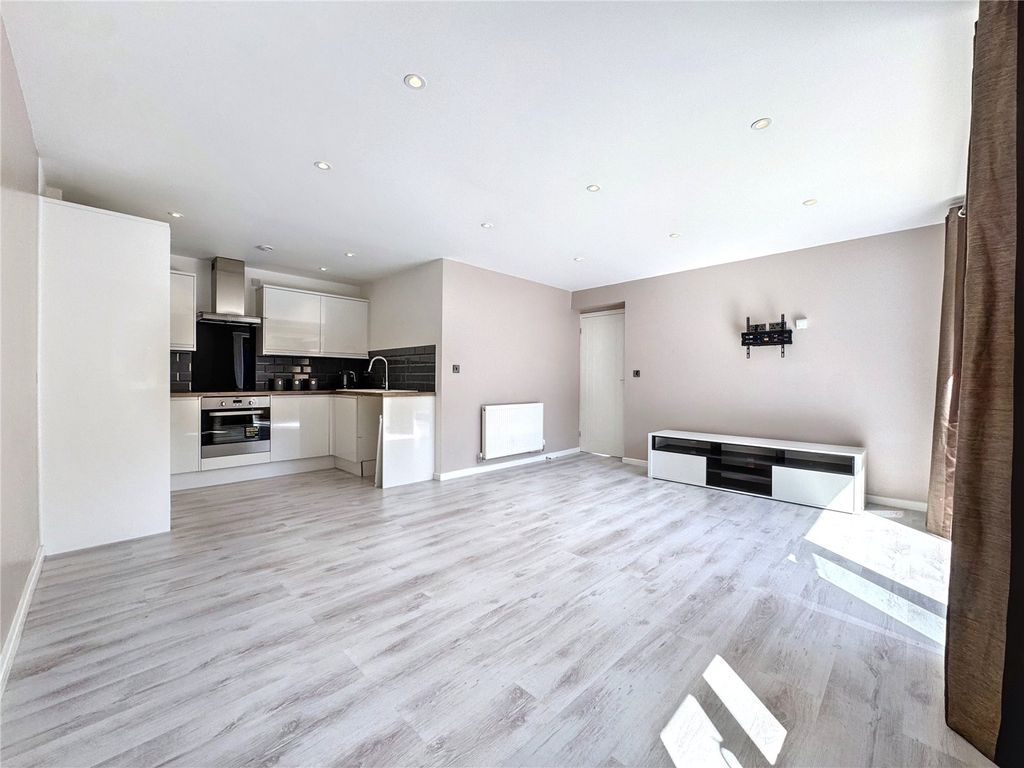 Property photo 2 of 16 Picture No. 06