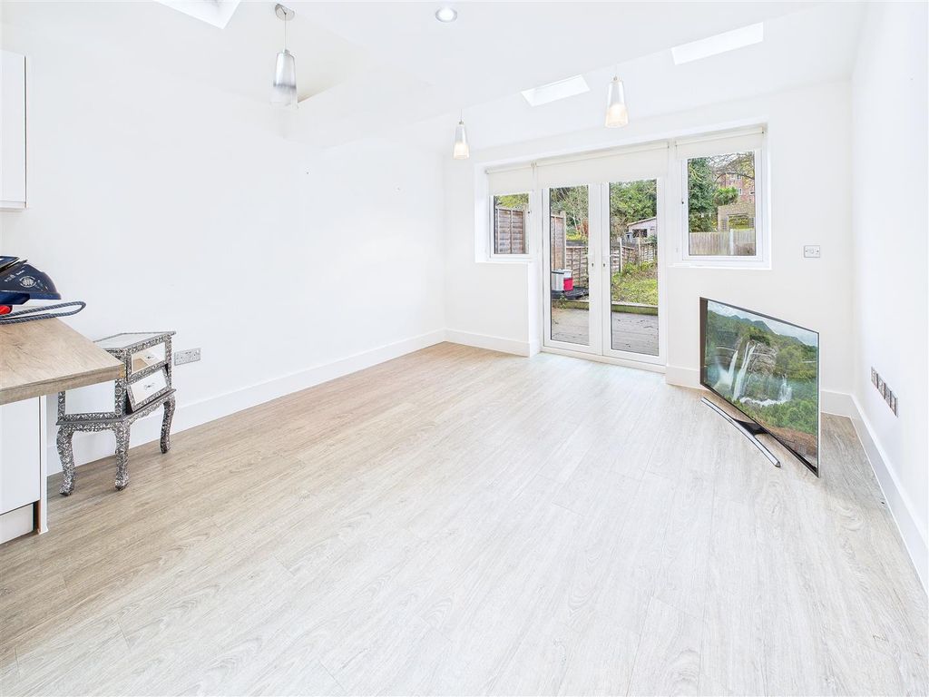 Property photo 3 of 9