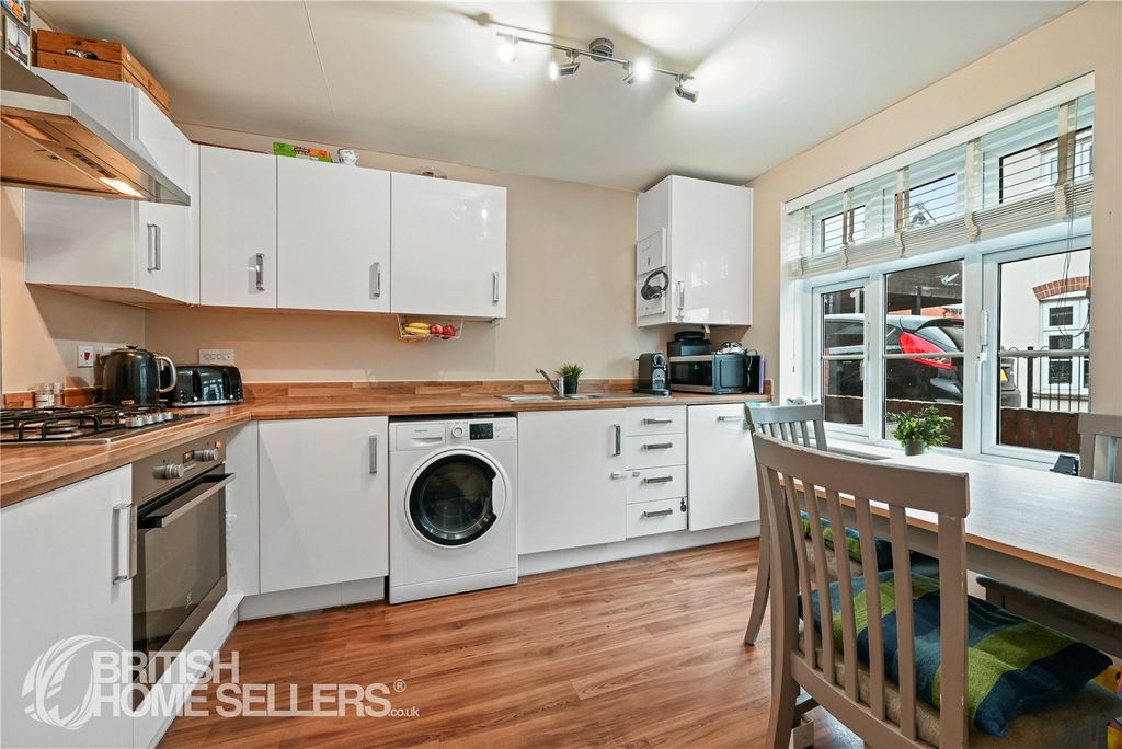 Property photo 2 of 15 Picture No. 13