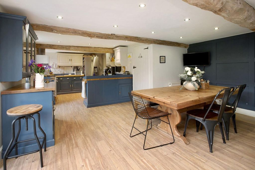 Property photo 3 of 25