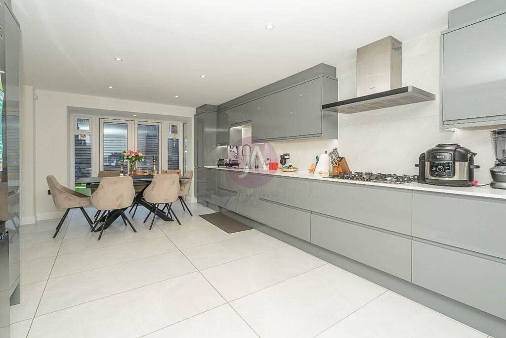 Property photo 3 of 14 Picture No. 08