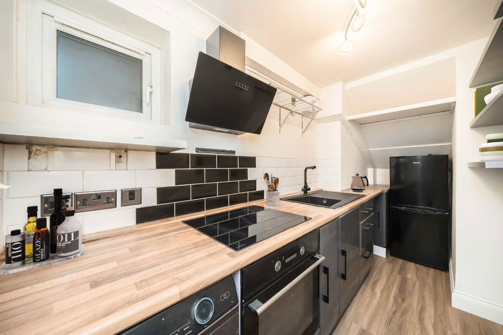 Property photo 3 of 4