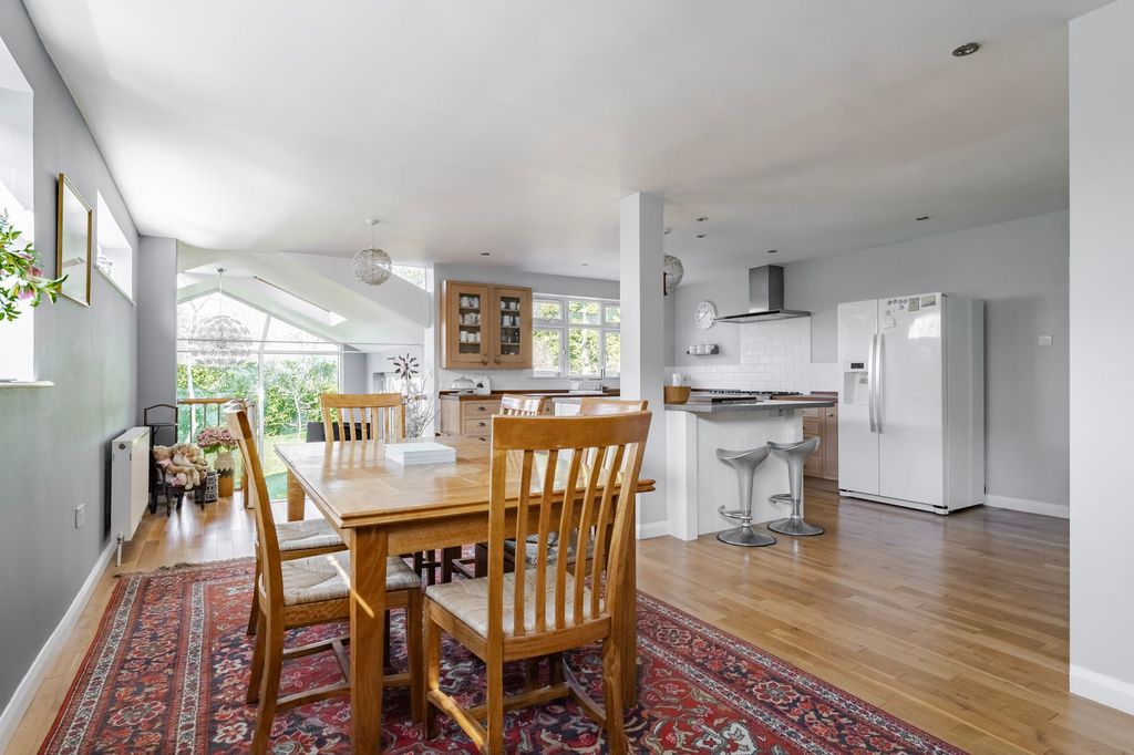 Property photo 2 of 25