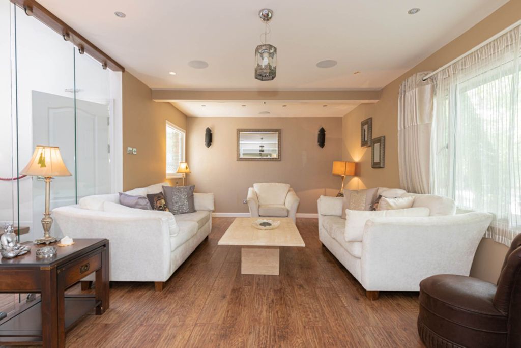 Property photo 2 of 33