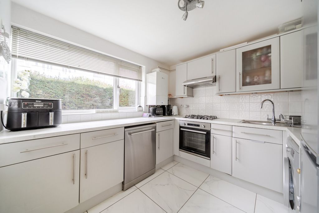 Property photo 3 of 10 1400243-16-6970Aa...