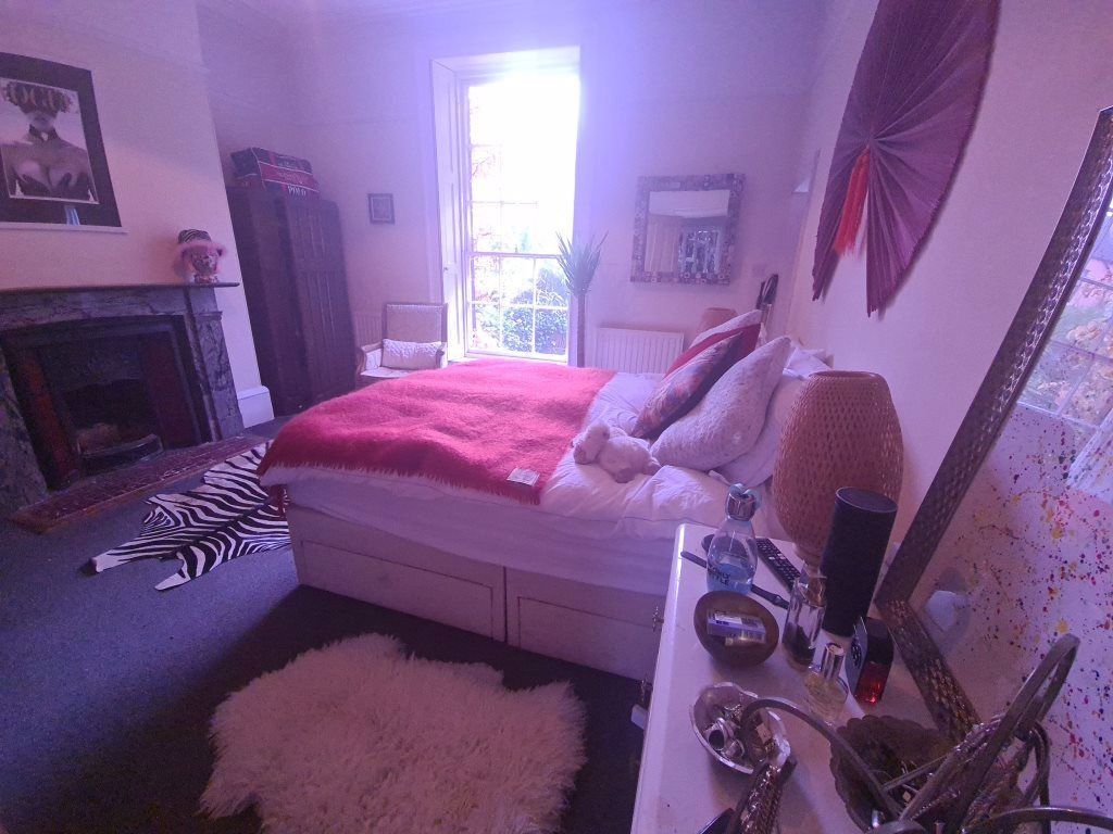 Property photo 2 of 40 A Spacious And Well-Maintained Master Bedroom Feat...