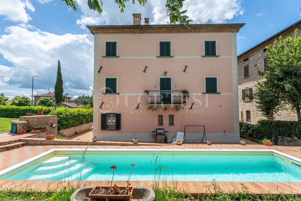 Property photo 1 of 60 Renovated Townhouse With Pool And Five Independent Apartments - Umbertide