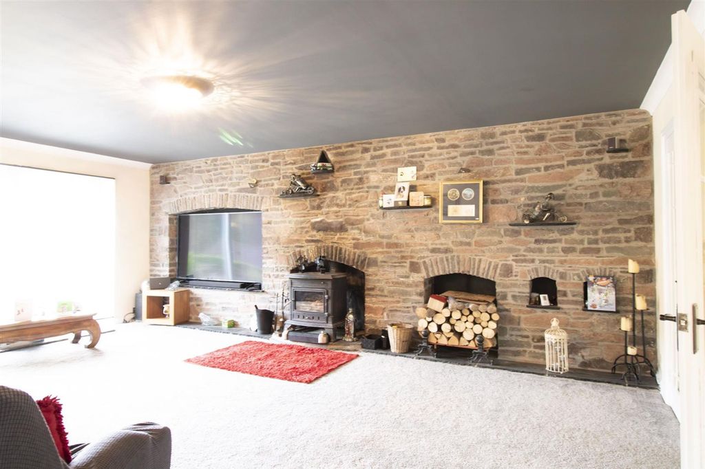 Property photo 2 of 29