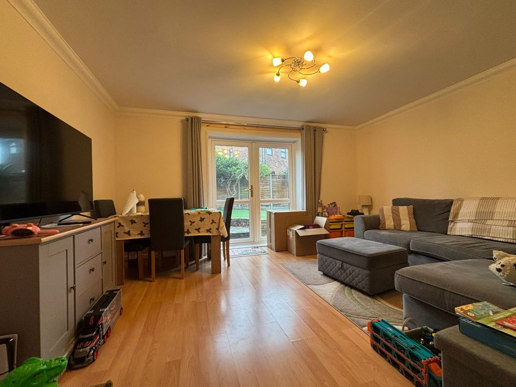 Property photo 3 of 10 Lounge 1