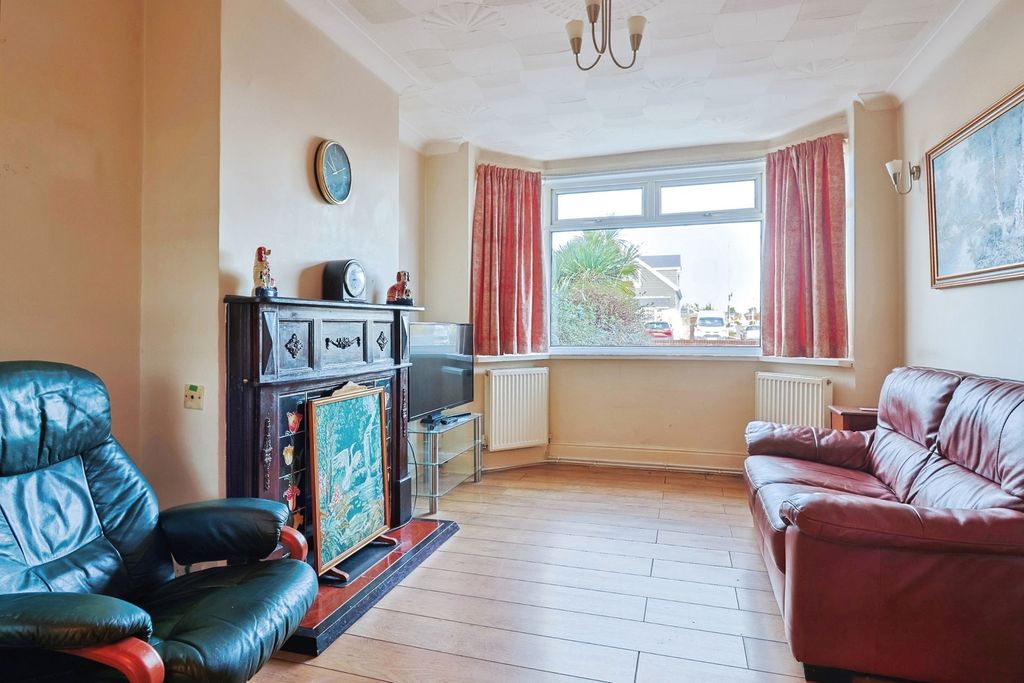 Property photo 2 of 19 Pbox-Img.Jpg