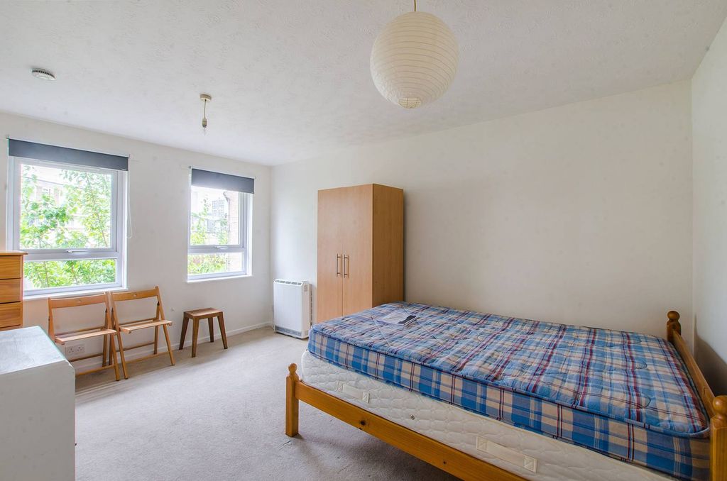 Property photo 3 of 6